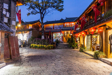 Fototapeta premium Evening view of a cobbled street in the old town of Lijiang, Yunnan province, China
