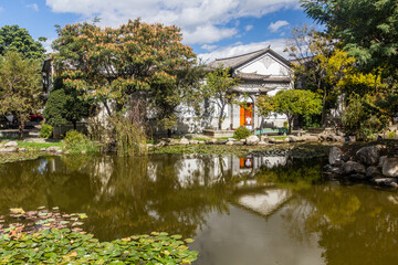 Naklejka premium Pond in Xizhou ancient town, Yunnan province, China