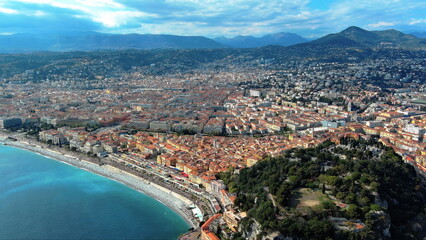 Obraz premium 4K aerial drone view of Nice, France. Panoramic summer cityscape featuring the Promenade des Anglais, old town, beach, and Mediterranean Sea.