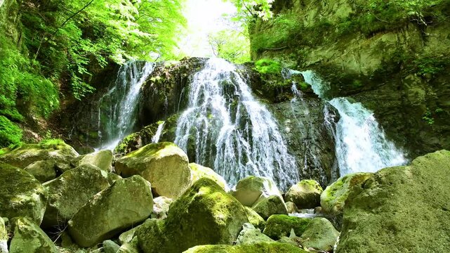 栃木県那須塩原市　咆哮霹靂の滝