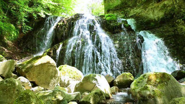 栃木県那須塩原市　咆哮霹靂の滝