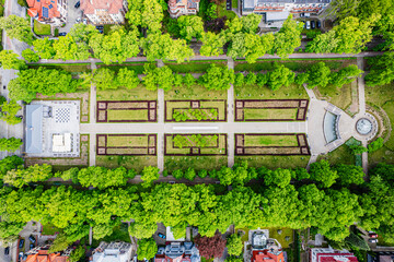 Park Szachowy w Polanicy-Zdroju to najbardziej urokliwe miejsce tutejszego Parku Zdrojowego. Południowo-zachodnia części Parku Zdrojowego i swoją tematyką nawiązuje do szachów. © Franciszek