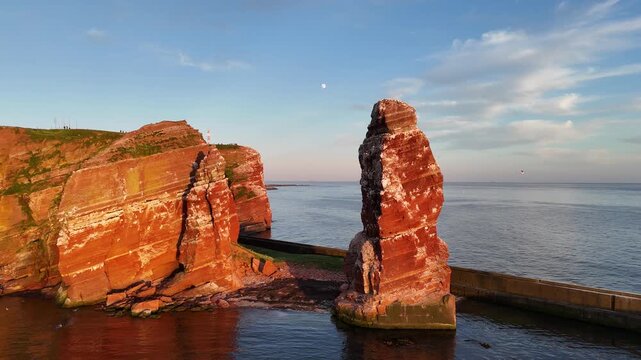 Close Pullback From Full Lange Anna Sea Stack