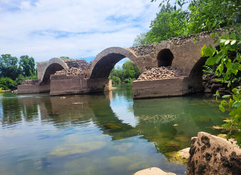 Pont romain de Saint Thibery fleuve H&eacute;rault Occitanie 