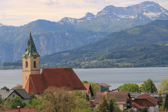 Wundersch&ouml;nes Salzkammergut, Blick &uuml;ber Weyregg auf Attersee und Schafberg