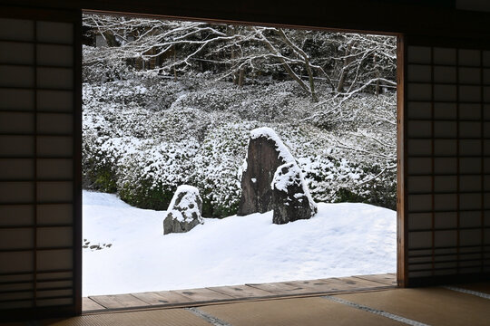京都市東山区光明院 雪の波心の庭