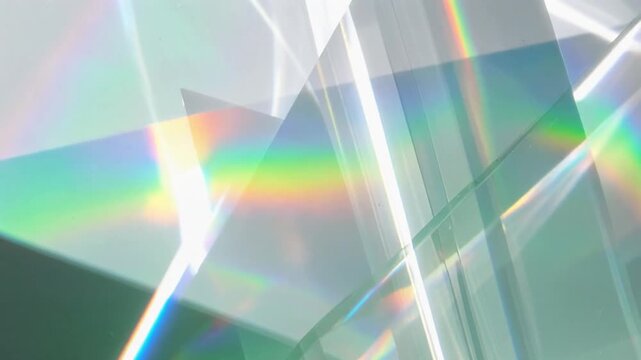 光が反射するクリスタルプリズムの抽象ガラス背景テクスチャ　緑