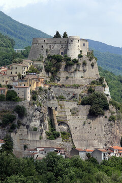 Scenic view of Cerro al Volturno with the medieval Pandone Castle perched on a steep rocky cliff, Molise, Italy
