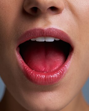 Frontfacing clinical shot of an open mouth focused on the swollen tongues inflammation and glossitis signs highresolution detail with diffused light and ample copy space