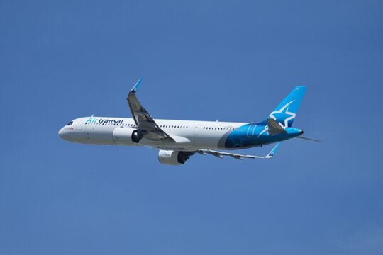 Air Transat A321 d&eacute;collage vue cot&eacute;