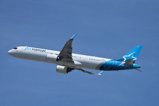Air Transat A321 d&eacute;collage