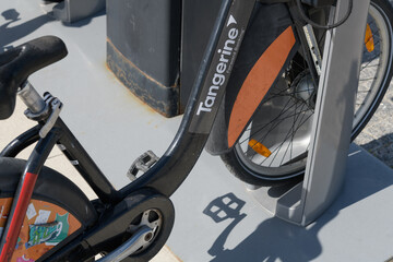 Obraz premium Tangerine Financial sticker on a rental bicycle in Toronto