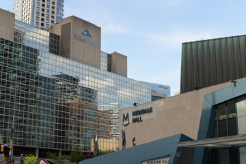 Fototapeta premium architectural textures and patterns at Altus Group, a real estate consultant group, and Meridian Hall, a performing arts theatre located at the northeast and southeast corners of Yonge St and Front St
