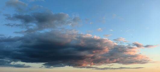 Obraz premium Storm clouds in the sky, sunset with clouds.