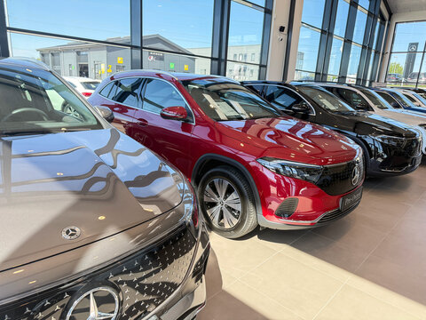 Mercedes pre owned vehicles lined up at dealership