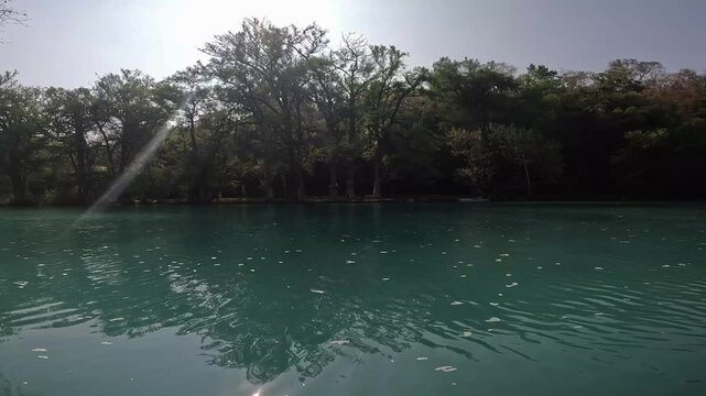 Hermoso r&iacute;o color verde-azul en M&eacute;xico