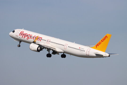TC-RFJ, Airbus A321-251NX, Pegasus Airlines, departing London Stansted Airport, Essex, UK on 30th May 2026