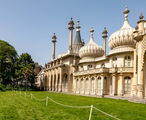 Obraz premium The historic Brighton Pavilion on a bright and sunny day