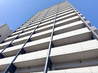 Fototapeta premium 都市に建つマンション
