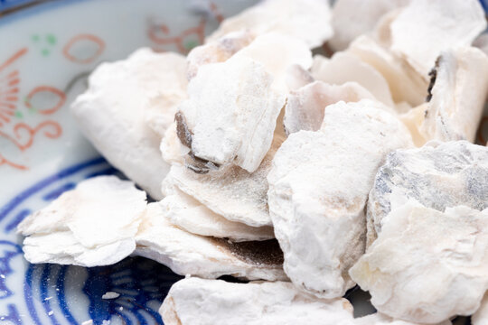 Chinese Shandong Rizhao Produced Chinese Medicinal Decoction Piece Oyster Shell (Concha Ostreae)