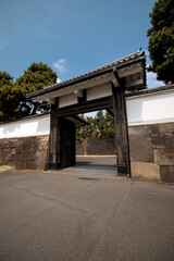 Obraz premium Tokyo, Japan - March 28, 2026: Imperial Palace entrance gate in Tokyo, Japan 