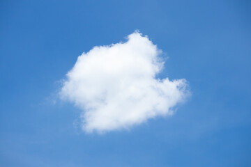 Obraz premium Beautiful blue sky with white clouds on a sunny day background