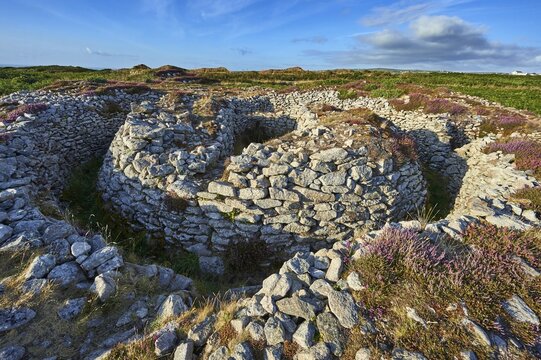 Ballowall Barrow prehistoric chambered tomb, Carn Gluze, Ballowall Common, near St Just in Cornwall, England, United Kingdom