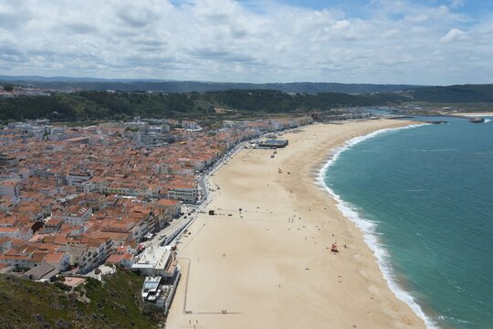 Beach with city in the background and extensive coastline, blue sea and soft clouds in the sky, view from S&iacute;tio to the lower town, Sitio, Nazar&eacute;, Nazare, Oeste, District Leiria, Centro, Estremadura, Portugal