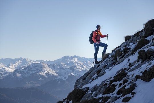 Mountaineers on the rocky summit ridge with the first snow in autumn, hiking trail to Guffert, mountain panorama in the background, Brandenberg Alps, Tyrol, Austria