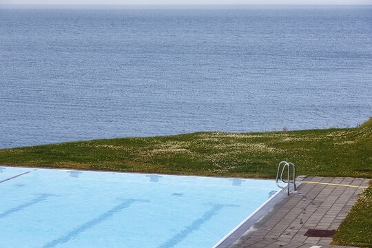 View from above of swimming pool by the sea, thermal bath, heated outdoor pool in Hofsos at the fjord Skagafj&ouml;rdur, Lake Greenland, Hofsos, Tr&ouml;llaskagi peninsula, Nordurland vestra, North Iceland, Iceland