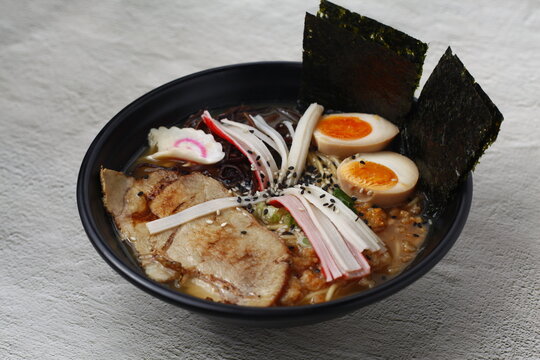 Freshly cooked Japanese food ramen noodles