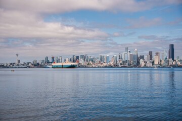 Fototapeta premium Seattle Downtown cityscape view from Alki Beach, Washington in the summer. 