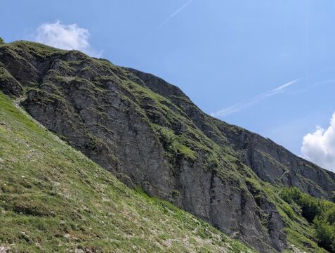 Adrenalina in Appennino: le verticalit&agrave; del Monte Catria