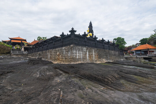 A temple standing on a rock. One of the tourist attractions in Tanah Lot, Tabanan, January 1, 2026, Bali, Indonesia