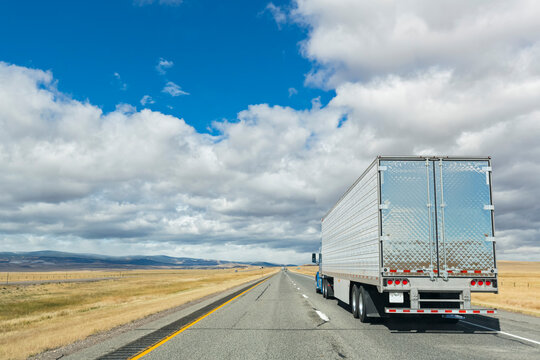 USA, Wyoming, Albany County, Truck on Interstate 80