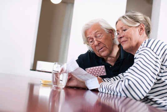 Germany, Wakendorf, Senior couple with medicine