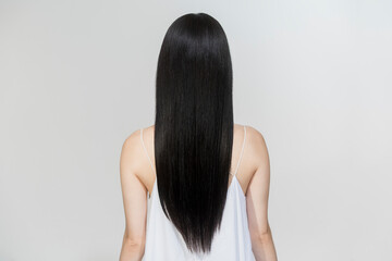 Fototapeta premium アジア人女性の美しいストレートの黒髪・後ろ姿