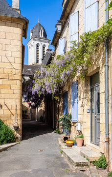 Old townhouses in the rue du Marteau in the historic center of Montignac, France, the village in the V&eacute;z&egrave;re valley where the Lascaux cave is located, on a sunny spring day.