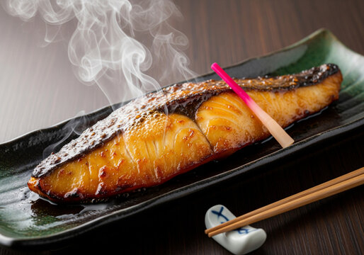 香ばしい焼き目と溢れる脂が艶やかな最高級の銀だらの西京焼き