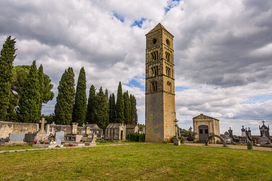 La Tour Romane de Puissalicon dans l'H&eacute;rault en France