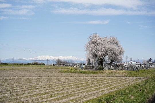 飯豊連峰」の写真素材 | 1,010件の無料イラスト画像 | Adobe Stock