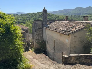 Das kleine Dorf Buoux im  Luberon, Provence, Frankreich © finecki