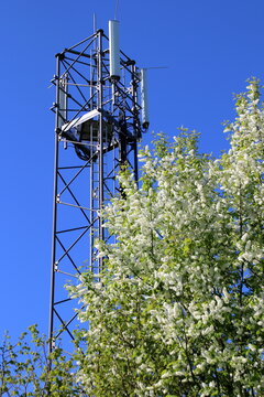 Mobilfunkmast im Fr&uuml;hling