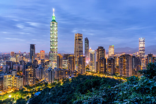 A breathtaking sunset view of the Taipei 101 skyscraper and city skyline from the Xiangshan hiking trail viewpoint on November 27, 2025 in Taipei, Taiwan