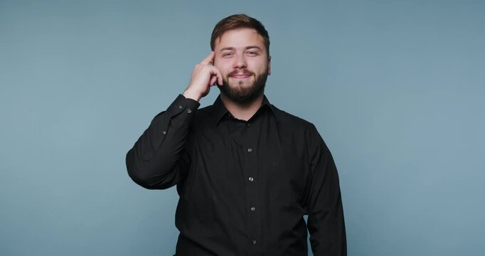 Sign language basics for everyday communication in a clear and simple way with focused expressions