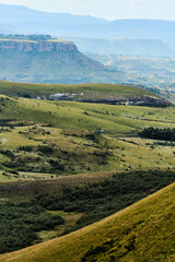 Obraz premium Dramatic Escarpment Plateau Drakensberg South Africa Overlooking Sweeping Valley, Sheer Cliffs And Flat Topped