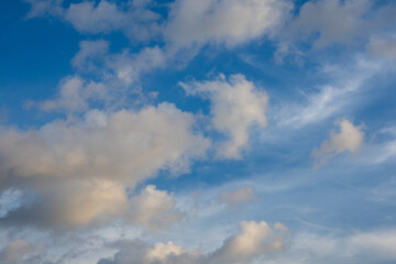 Fototapeta premium Blue Sky with Wispy Clouds