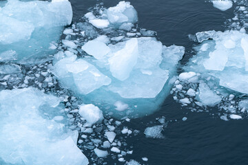 Aerial view of melting icebergs floating in the antarctic ocean © Corbin