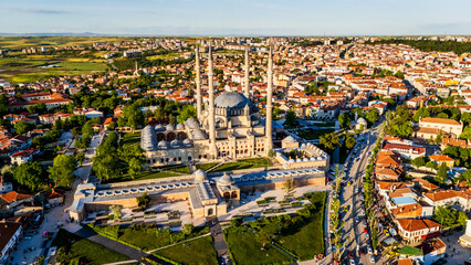 Obraz premium Selimiye Mosque in Edirne at sunset, showcasing Mimar Sinan imperial architecture with four high minarets, stone domes and the sprawling city background, Turkey