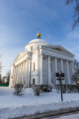 Fototapeta premium Vertical photography of Church of Elijah the Prophet in Rubleny Gorod is an inactive Orthodox church in the historic center of Yaroslavl, the building was constructed between 1825 and 1831